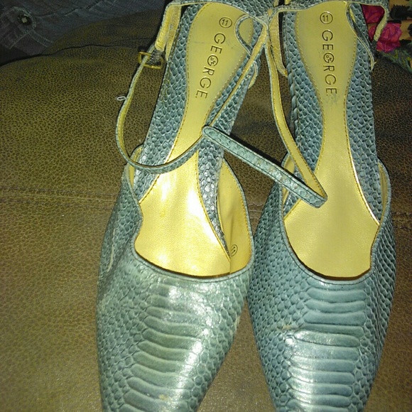 Shoes - Picture 4 of 4